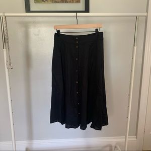 Universal Thread Skirt Size M